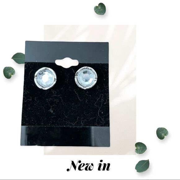 Silver & rhinestone circle stud earrings .5” - Picture 1 of 4